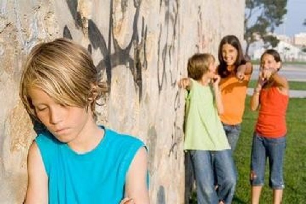 Un cambio de comportamiento en su desempeño escolar puede ser indicador de que el niño o joven está padeciendo bullying.