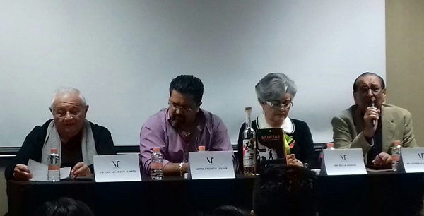 Mesa panel en la presentación del libro, de izquierda a derecha, el C.P. Luis Alvarado Alonzo, director de Diario del Sureste, autor del prólogo, Jorge Pacheco Zavala, autor, Anna Bella Aragón, lectora de textos y el ingeniero Alfonso Hiram García Acosta, presentador de la obra y moderador de la mesa.