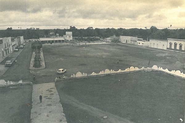 Vista panorámica. Plaza principal. (Tekantó, 1987)