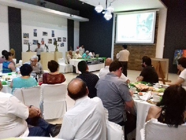 Aspecto de la concurrencia en la disertación del maestro Luis Alvarado Alonzo en la conferencia los mayas y el Popol Vuh.